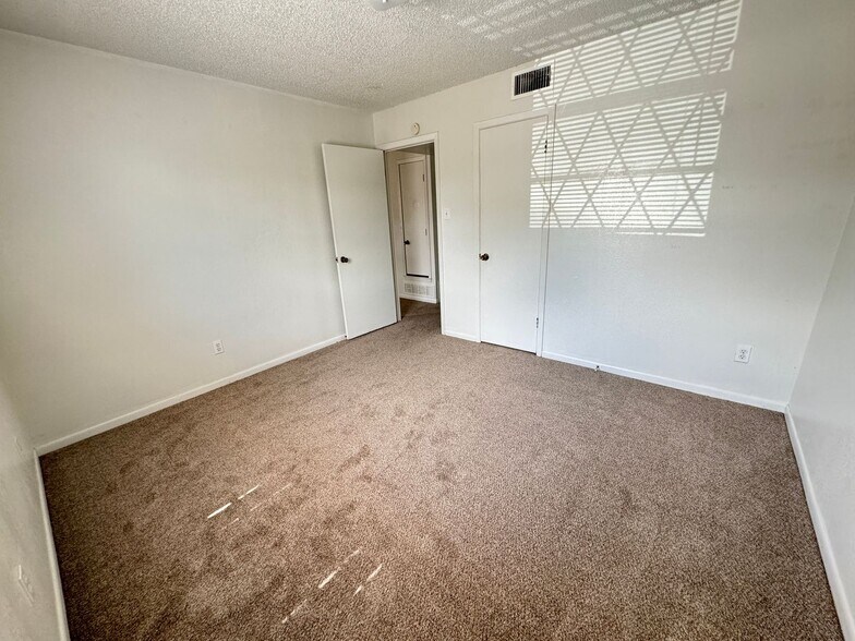 Building Photo - 917 N 7th St