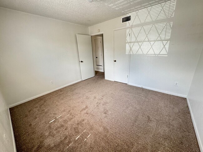 Building Photo - 917 N 7th St