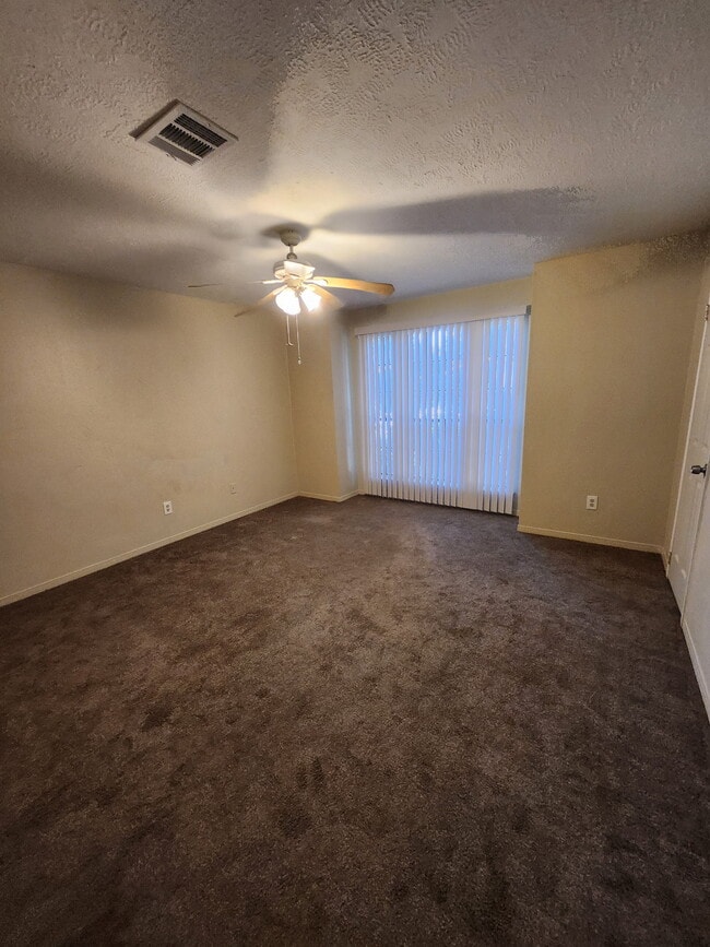 Building Photo - 10045 Emerald Creek Dr