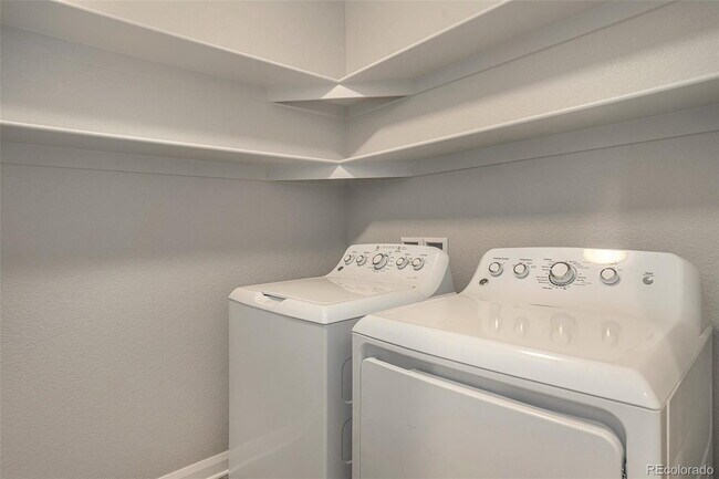 Building Photo - "Spacious 4-Bedroom Sanctuary with 3.5 Bat...