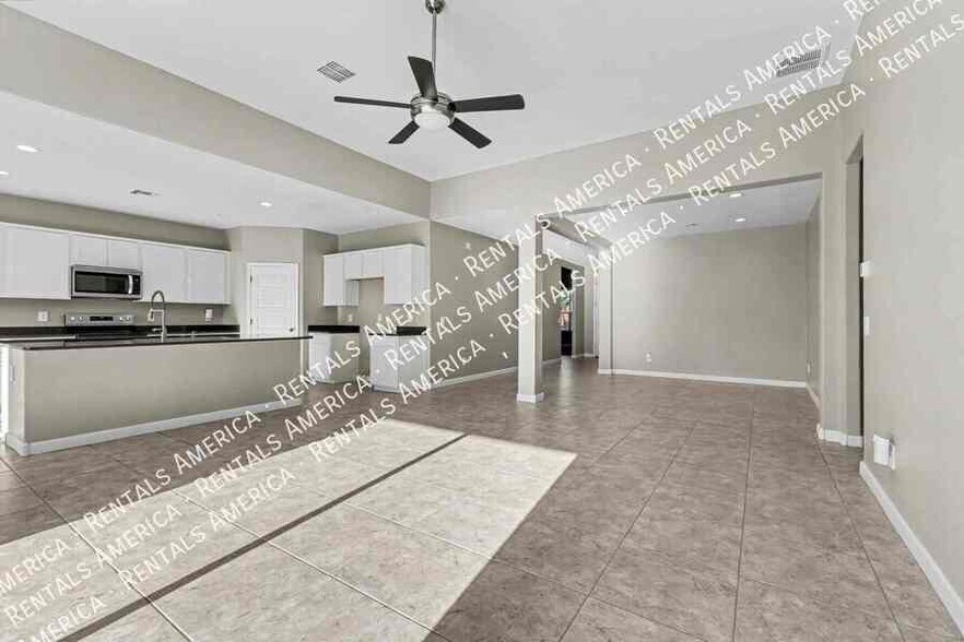 Building Photo - 17028 N Palo Verde St