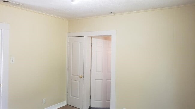 Building Photo - 814 E 39th St