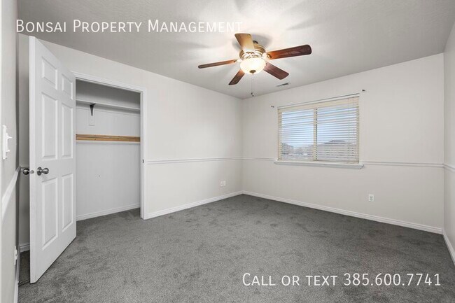Building Photo - 8096 N Ridge Loop E