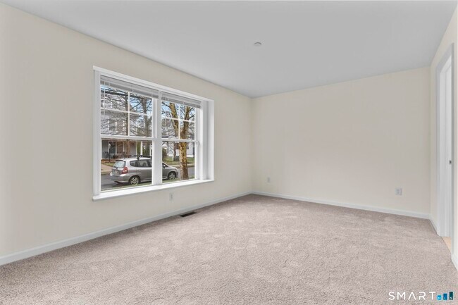 Building Photo - 15 W Main St