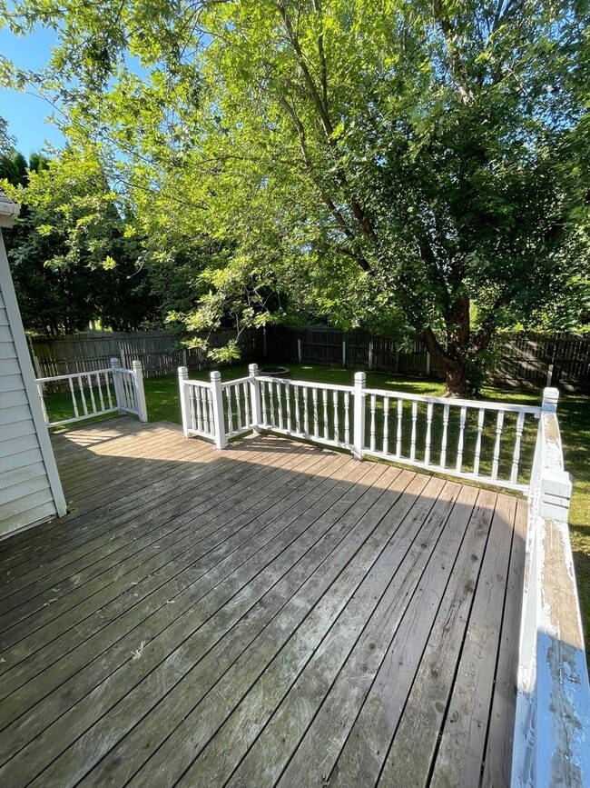Building Photo - AVAILABLE NOW - 2 Bedroom, 1 Bath Two Harb...