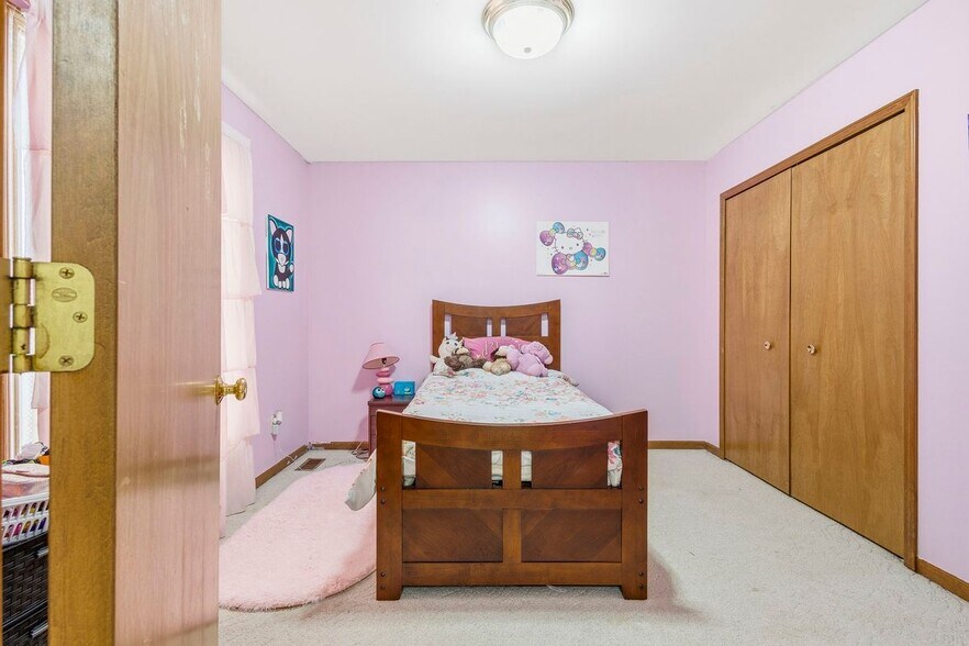 Building Photo - 53428 Gregory Dr