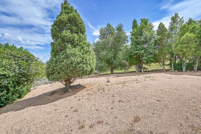 Building Photo - $1,850, 4 bed, 2 bath, located on Colorado...