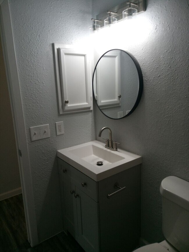 Building Photo - Stylish 3-Bedroom Home in Northwest San An...
