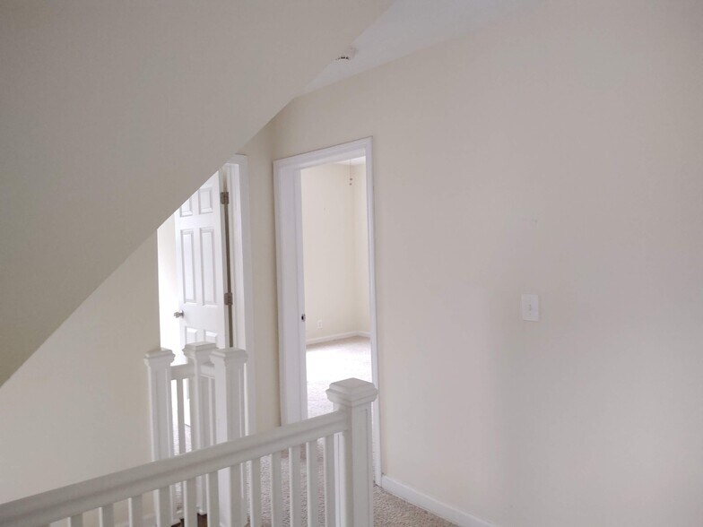 Building Photo - 3546 Linwood Ave