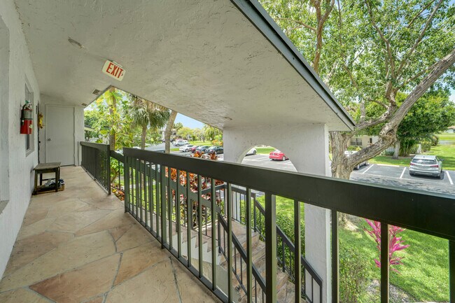 Building Photo - 5890 Sugar Palm Ct