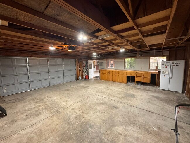 Building Photo - 10859 Murray Dr
