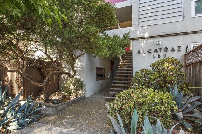 Building Photo - 450 Alcatraz Ave