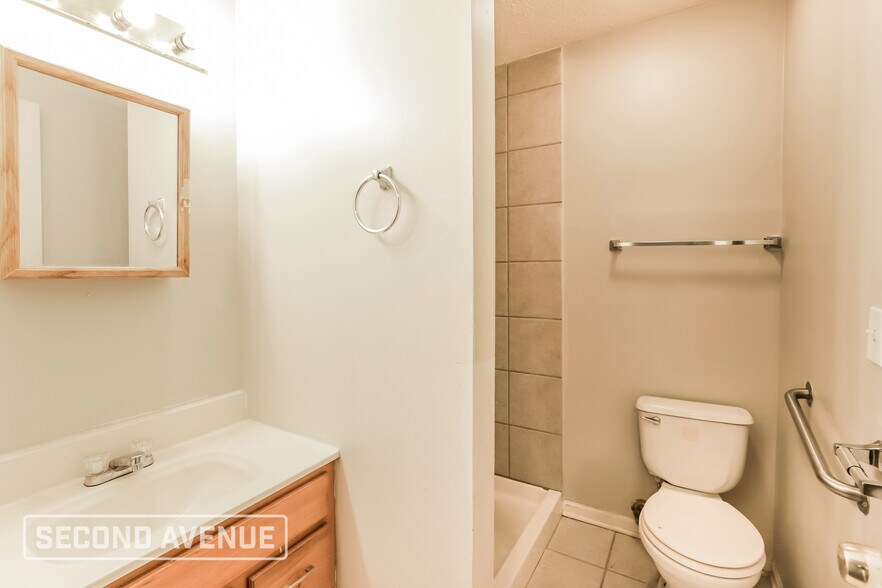 Building Photo - 2833 Kensington Ave