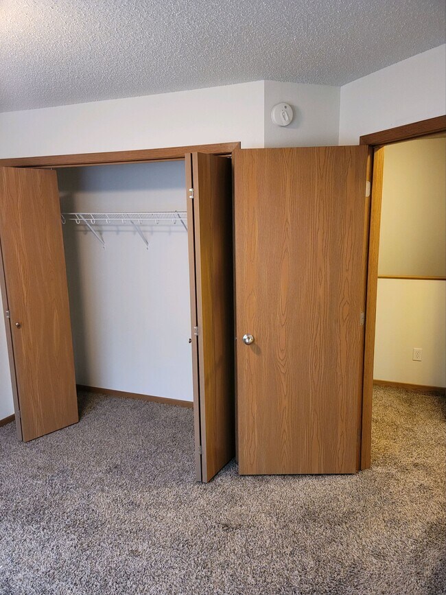 Building Photo - 4241 Estate Dr S