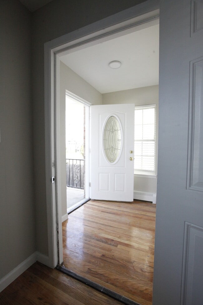 Building Photo - 529 S 11th Ave