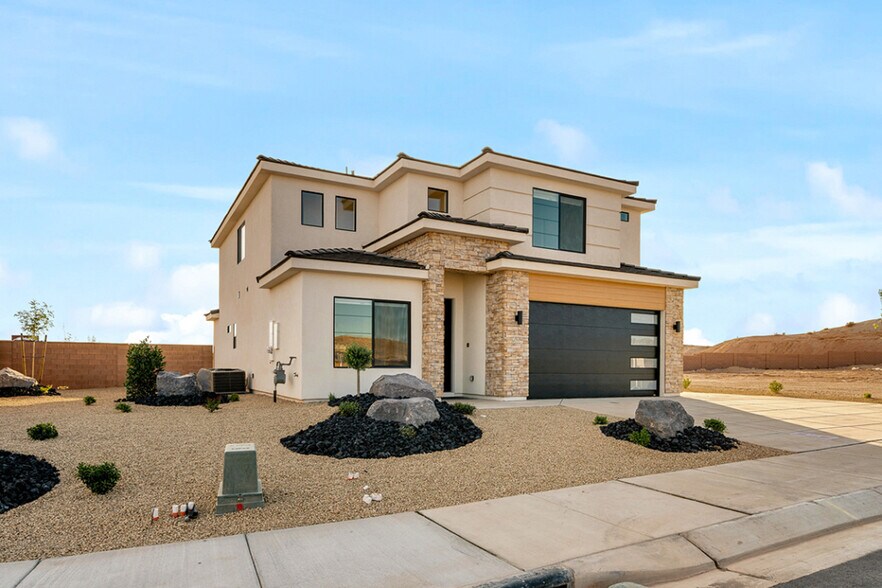 Building Photo - 6068 S White Trails Dr