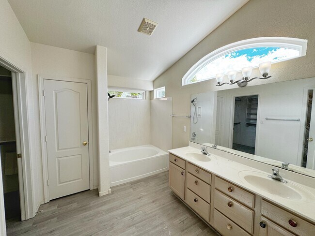 Building Photo - 7152 Elk Creek Rd NE