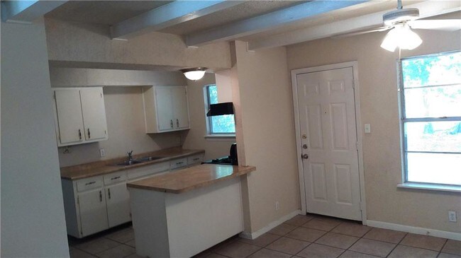 Building Photo - 5903 Breezewood Dr