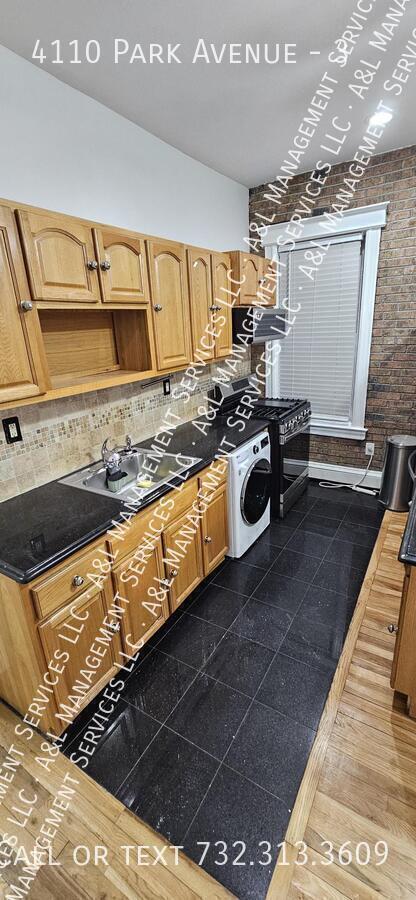 Building Photo - 4110 Park Ave