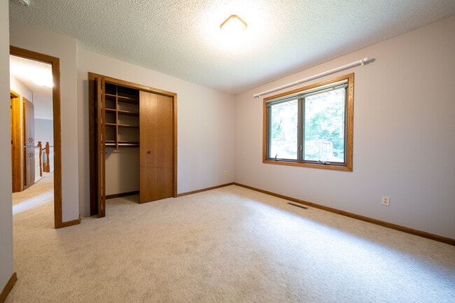 Building Photo - 17420 Barrington Ct