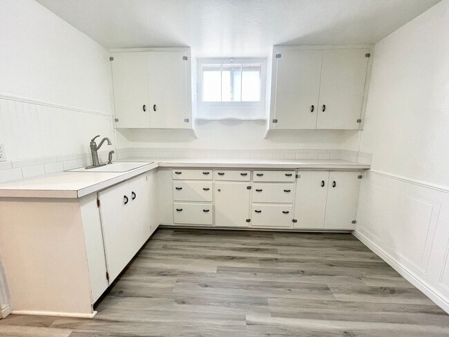 Building Photo - Large 1 bd/1b Basement Apartment in Downtown Caldwell!