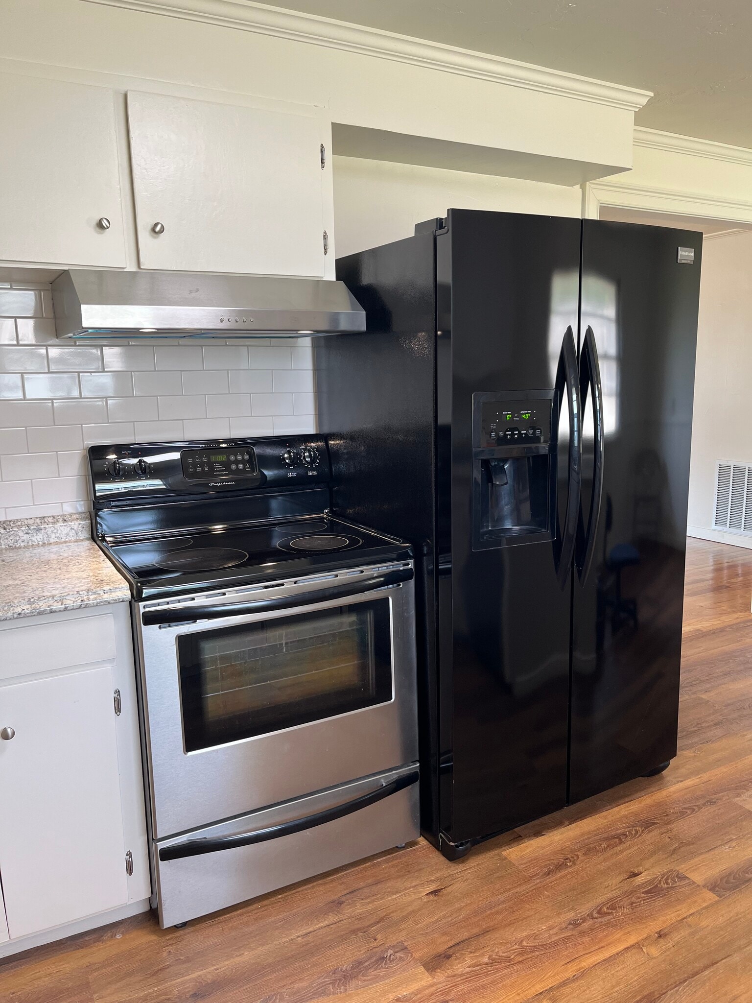 kitchen - 607 E Oklahoma Ave