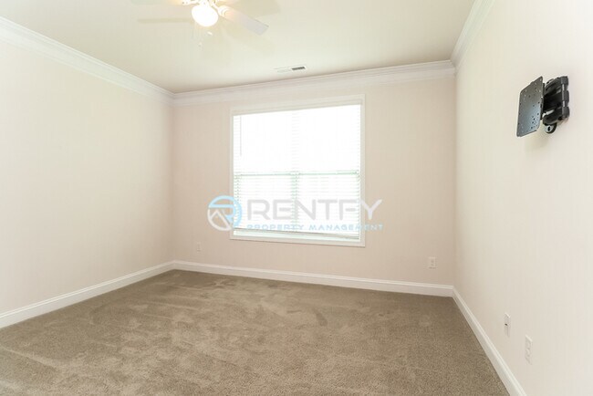 Building Photo - 2097 Saddlebred Dr