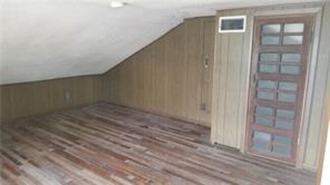 Building Photo - 103 E 34th St