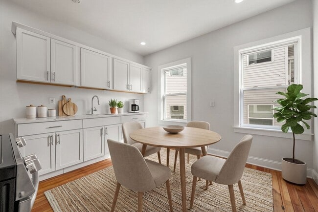 Building Photo - 53 Woodford St