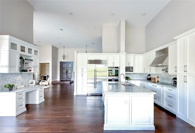 Building Photo - 400 Alexandra Cir