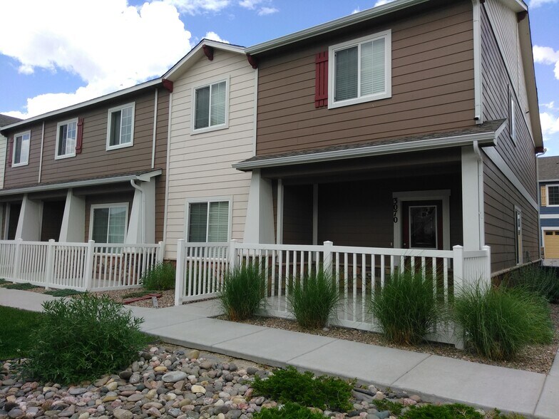 Spacious end unit - 3070 Harpy Grove
