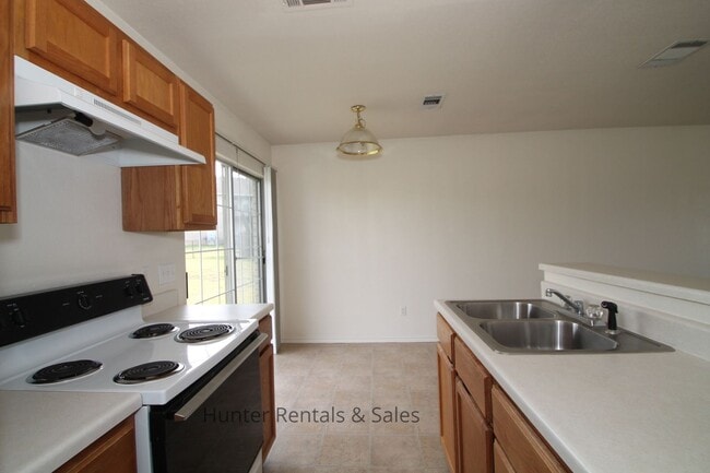 Building Photo - Stylish!