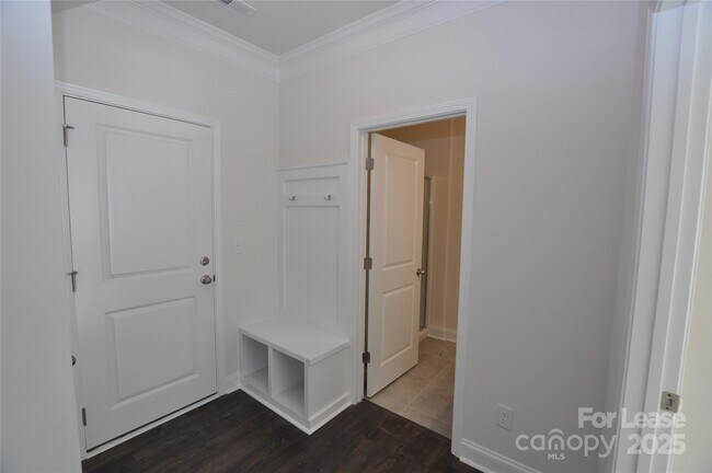 Building Photo - 8007 Oakmere Rd