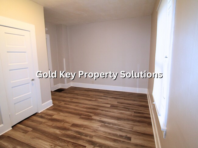 Building Photo - MUNCIE 3 BR 1 BA house with Fenced Backyard (NO SECTION 8)