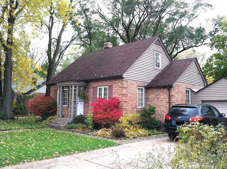 Sunset Village Brick Home - 306 N Blackhawk Ave