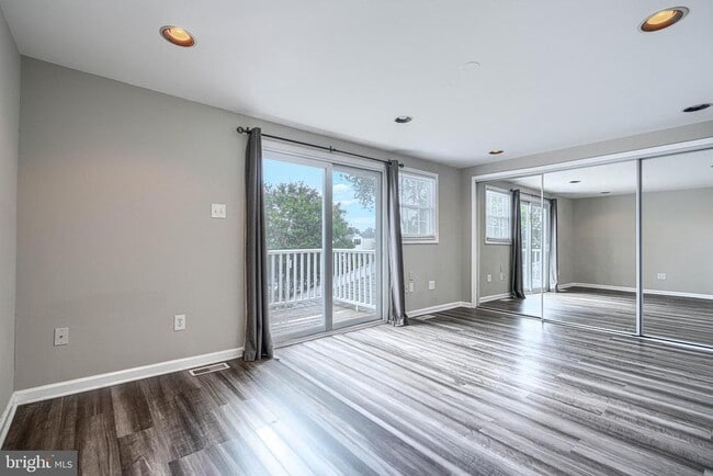 Building Photo - 209 Bridge Dr