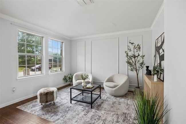 Building Photo - 320 S Mesa Verde Way