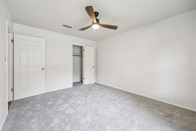 Building Photo - 1800 Midcrest Dr