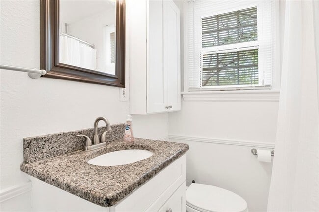 Building Photo - 331 Azalea Cir W