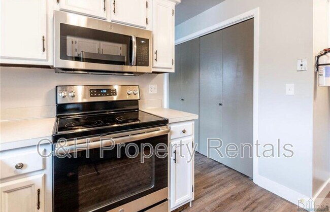 Building Photo - 2119 8th Ave N