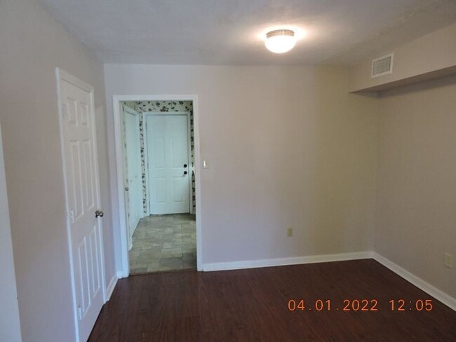 Building Photo - Great Condo Close to Southgates of  LSU
