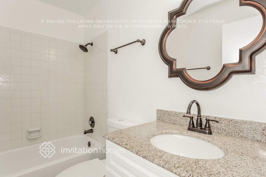 Building Photo - 2106 W Monona Dr