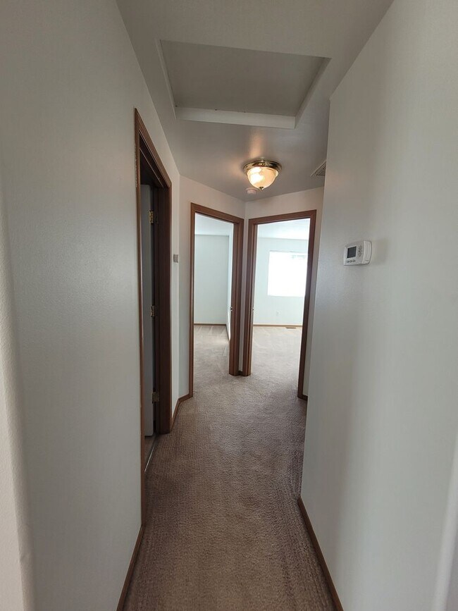 Building Photo - CHRISTMAS SPECIAL - FREE DECEMBER RENT- 4 Bedroom House in Ephrata