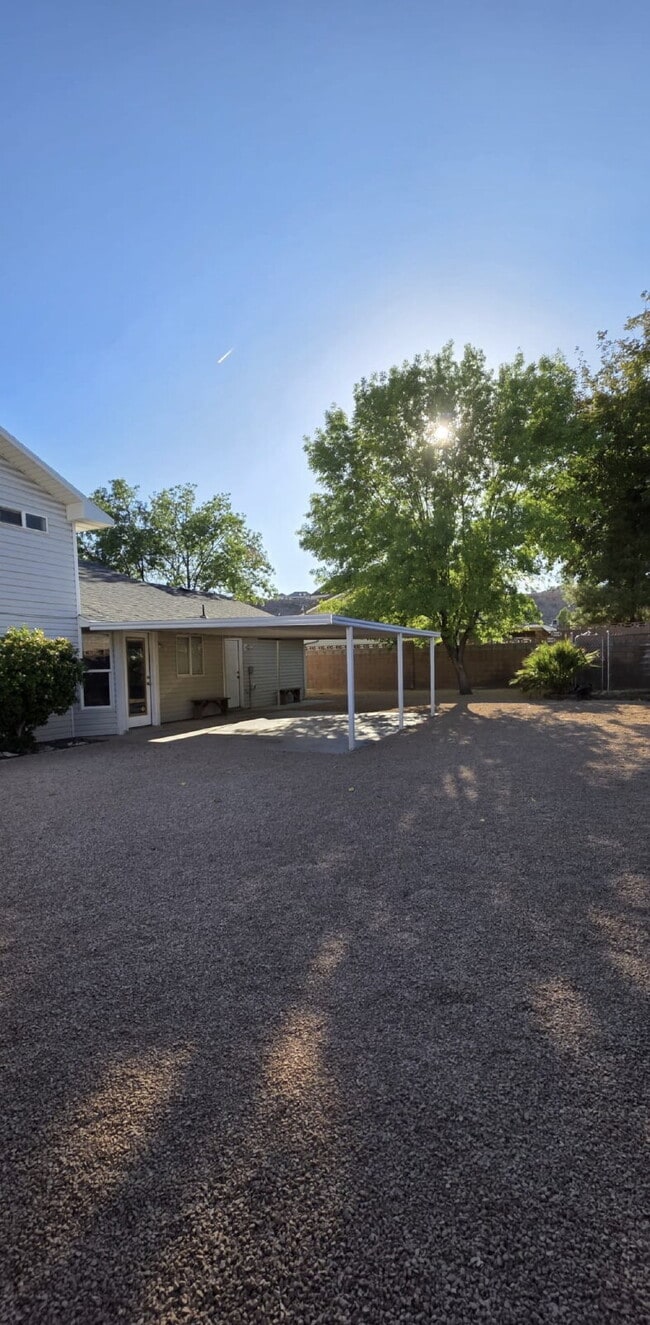 Building Photo - 1947 E 40 S Cir