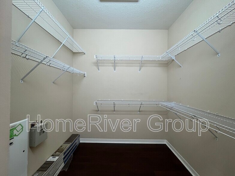Building Photo - 8426 White Poplar Dr