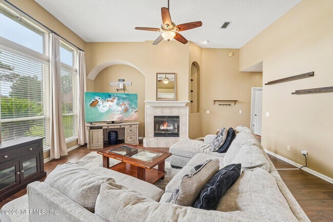 Building Photo - 1629 Sandy Springs Dr
