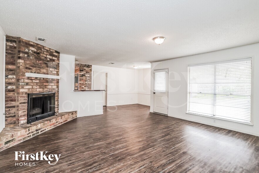 Building Photo - 26218 Maplewood Dr