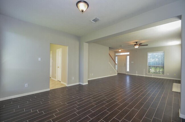 Building Photo - 5961 Whispering Lakes Dr