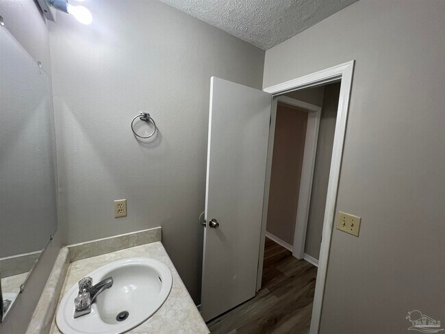 Building Photo - 842 Amberway Dr