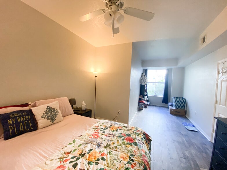 Master Bedroom with alcove - 700 S Harbour Island Blvd